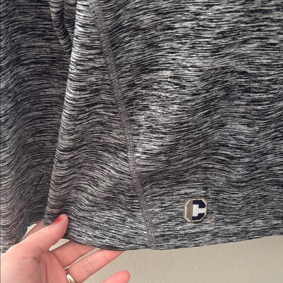 Iowa Hawkeyes Hooded Lightweight Pullover with Logo - Picture 3 of 7